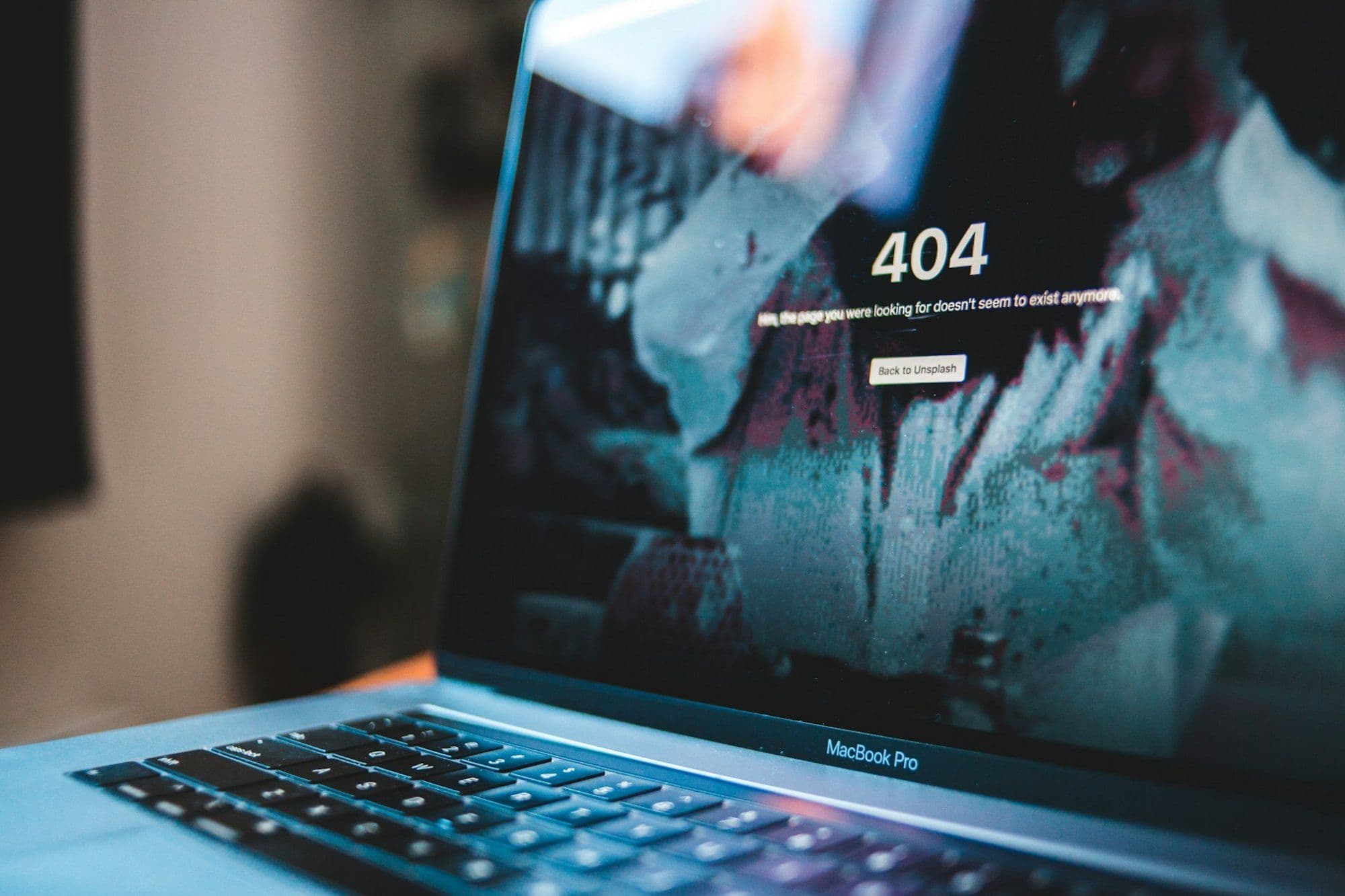 IT-Notfallkonzept für KMU: So sichern Sie den Geschäftsbetrieb im Ernstfall – csm_erik-mclean-sxiSod0tyYQ-unsplash_1232ee001d.jpg