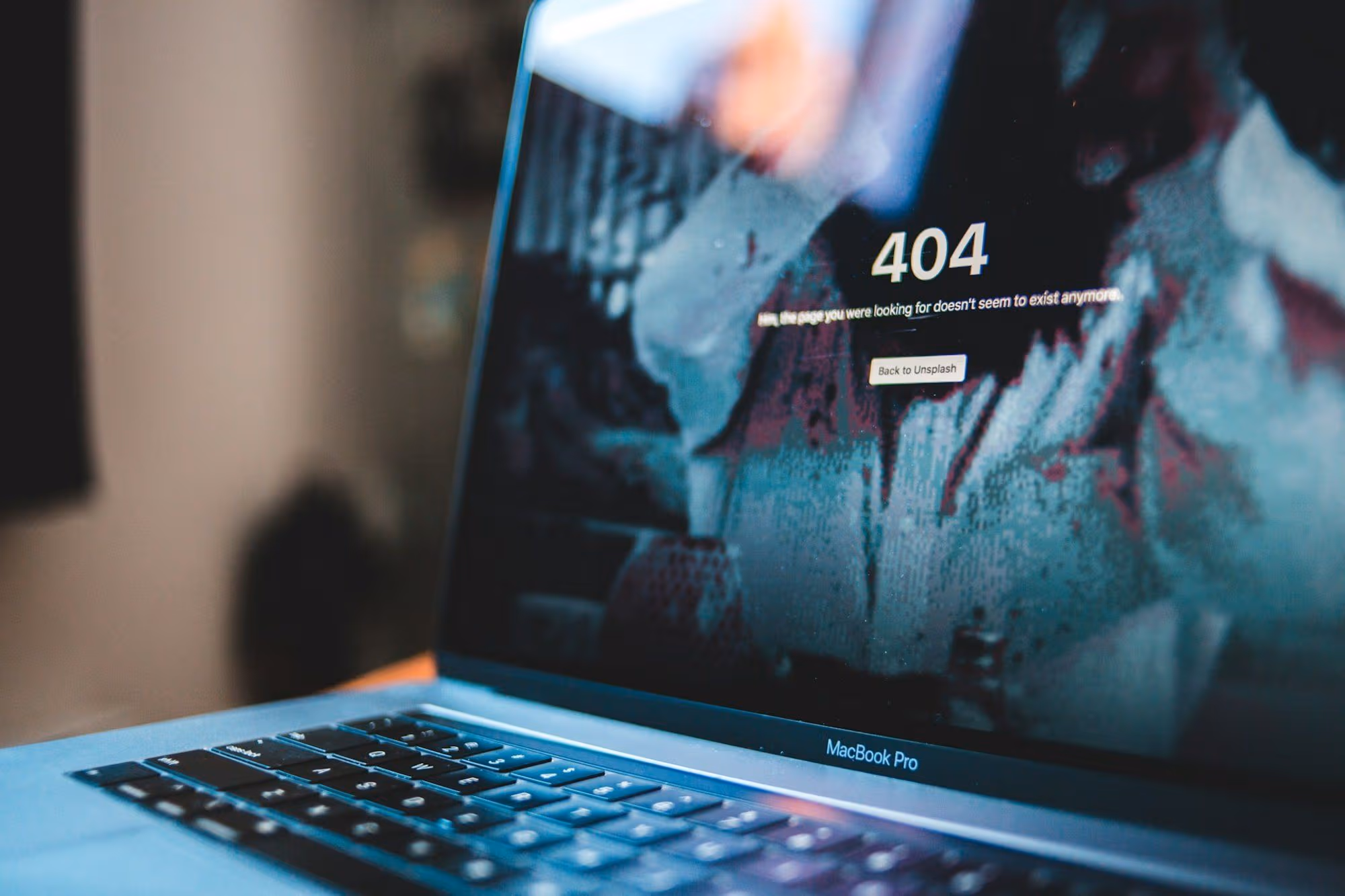 IT-Notfallkonzept für KMU: So sichern Sie den Geschäftsbetrieb im Ernstfall – csm_erik-mclean-sxiSod0tyYQ-unsplash_1232ee001d.jpg