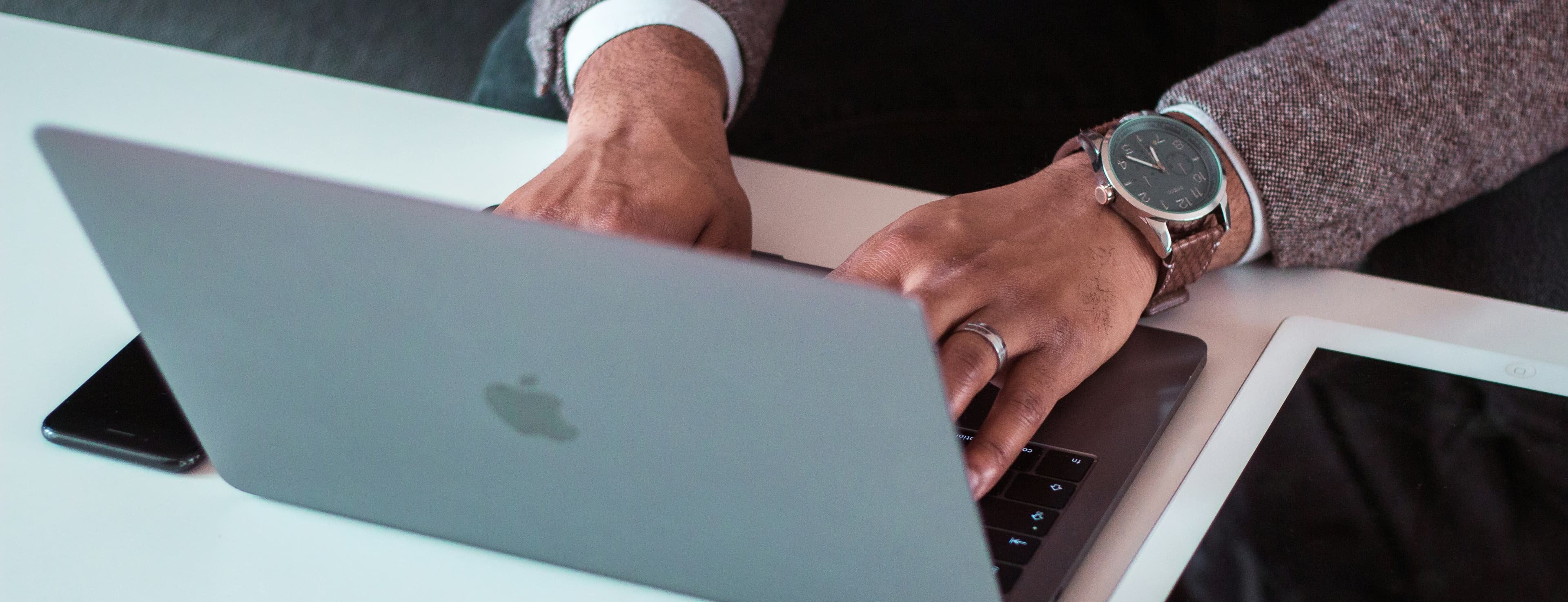 Papierloses Büro in KMU: Effizienz steigern, Ressourcen sparen – csm_jonathan-francisca-_DtURHieodI-unsplash_48e9192018.jpg