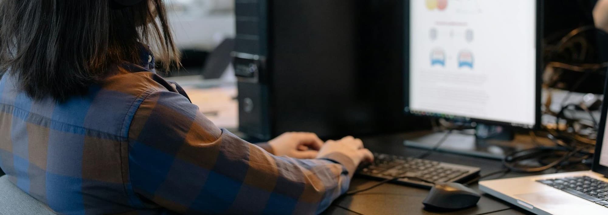 Warum eine IT-Sicherheitsstrategie für KMU unverzichtbar ist – csm_pexels-cottonbro-6804086_144b320c29.jpg