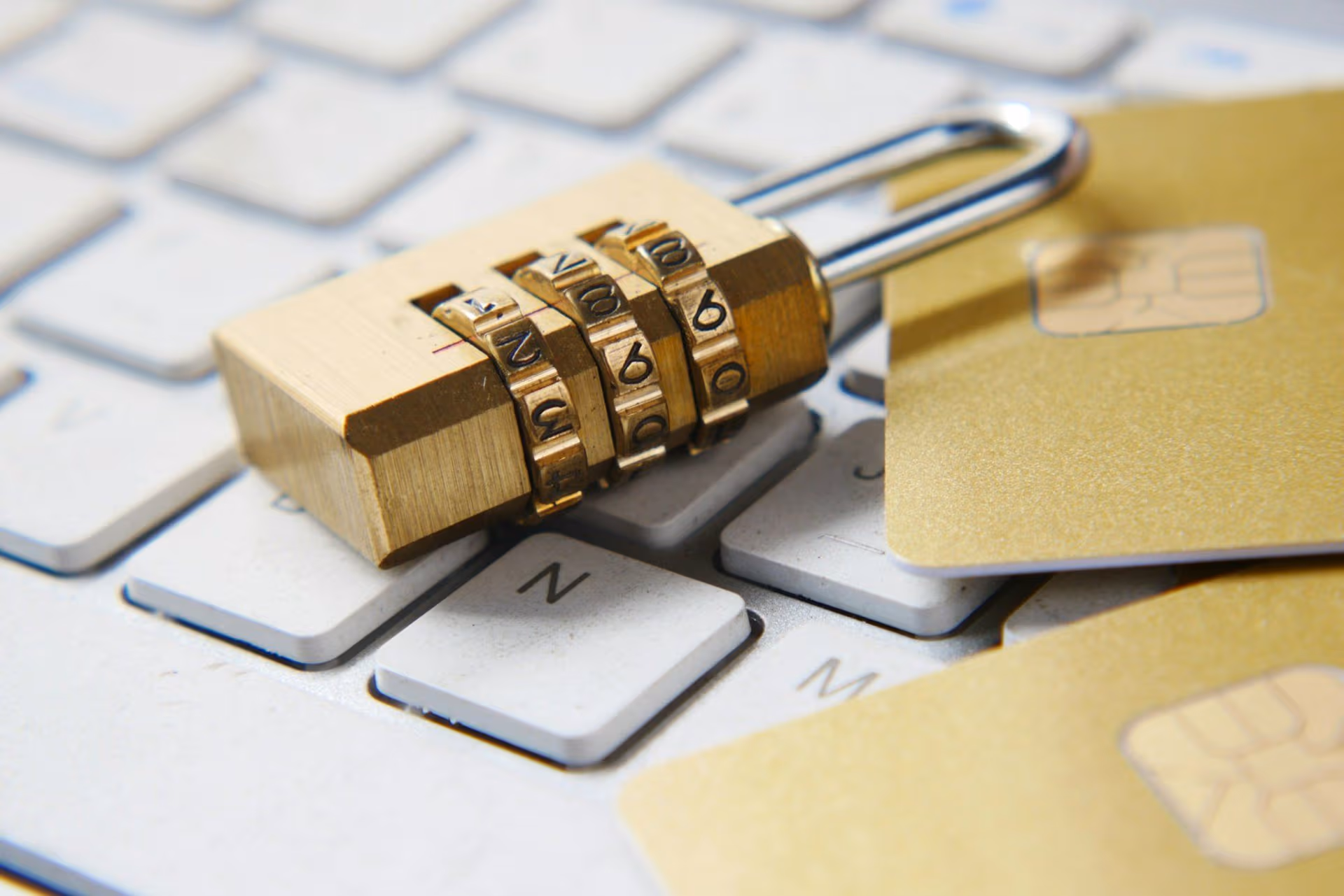 Warum eine IT-Sicherheitsstrategie für KMU unverzichtbar ist – csm_towfiqu-barbhuiya-FnA5pAzqhMM-unsplash_228f35d334.jpg