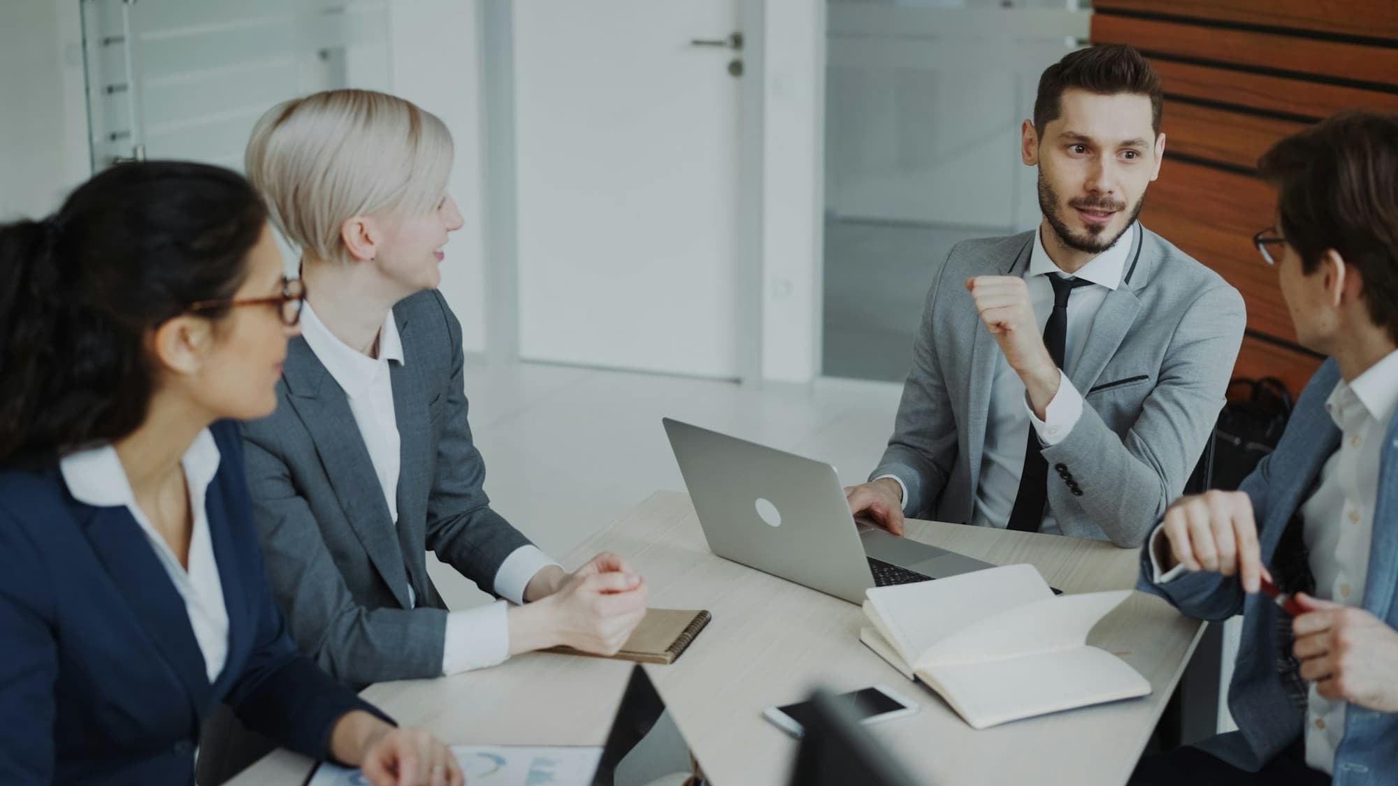 Change Management in der Digitalisierung: Wie KMU den Wandel erfolgreich
gestalten – csm_vitaly-gariev-_BHlEskTT4c-unsplash_e9aa782336.jpg