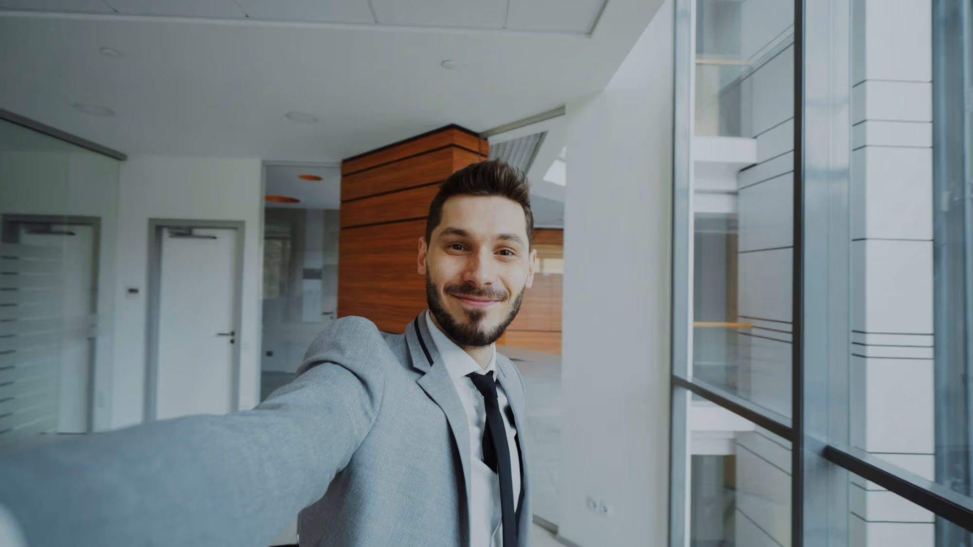 Digitaler Arbeitsplatz in KMU: Flexibilität, Effizienz und
Mitarbeiterzufriedenheit steigern – csm_vitaly-gariev-eGE0tLV52CE-unsplash_5c1b9767bb.jpg