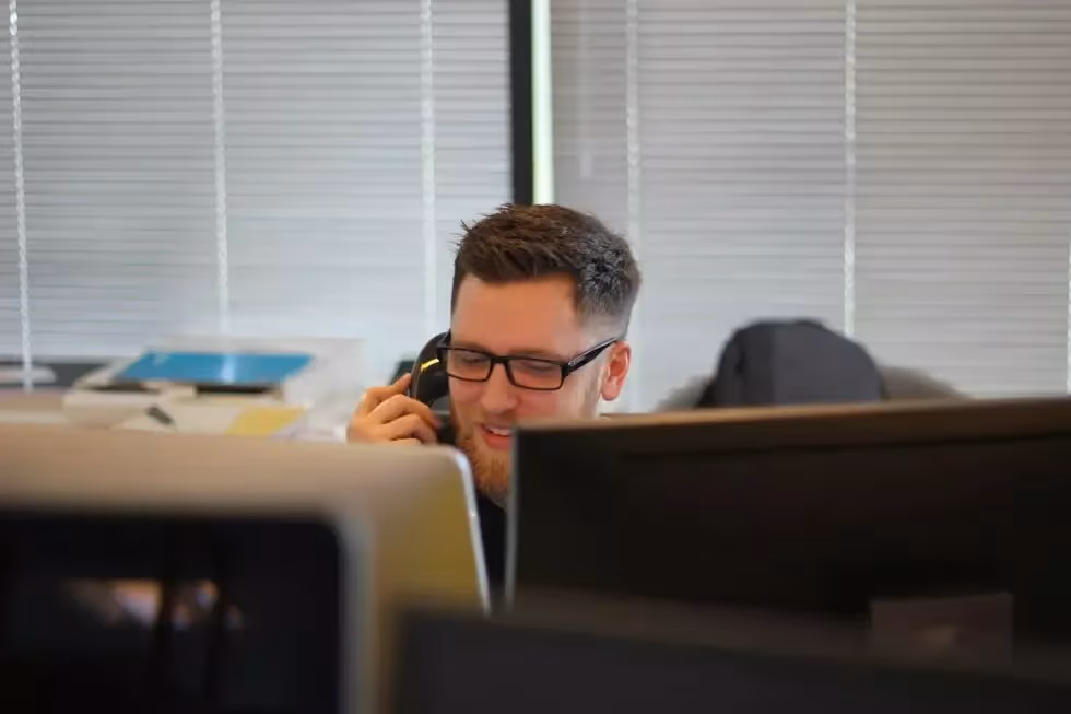 voip-telefon-anschliessen-einfache-anleitung-fuer-kmu-1.webp